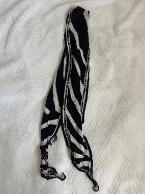 Rockins. Black & White Striped Scarf